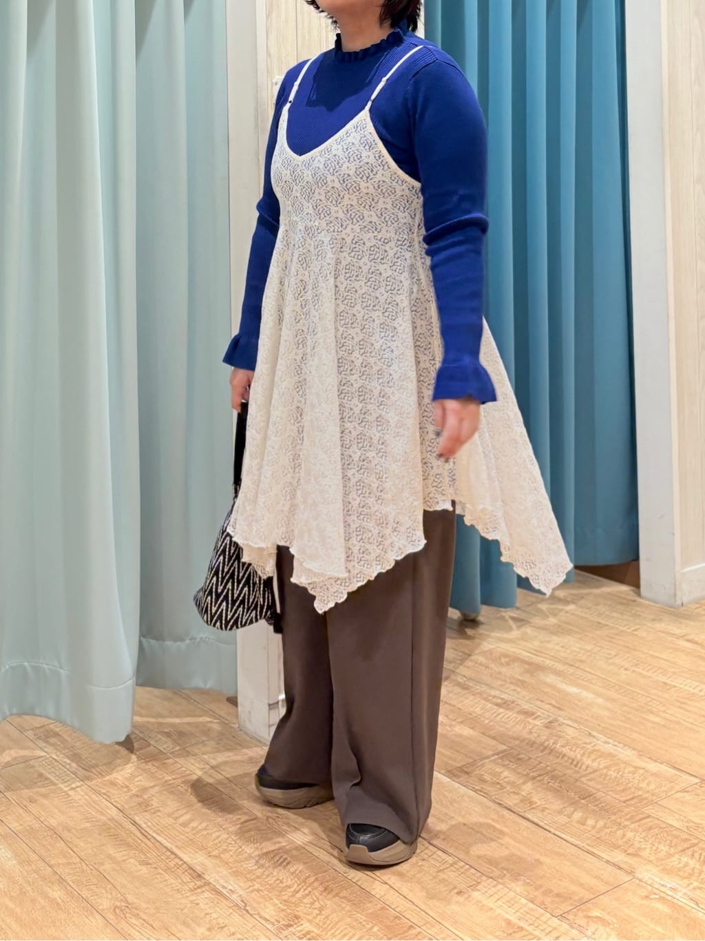 砂糖さんの「SHOO･LA･RUE｜【前後2WAYネック】レイヤードスタイルにおすすめ レースキャミチュニック」を使ったコーディネート
