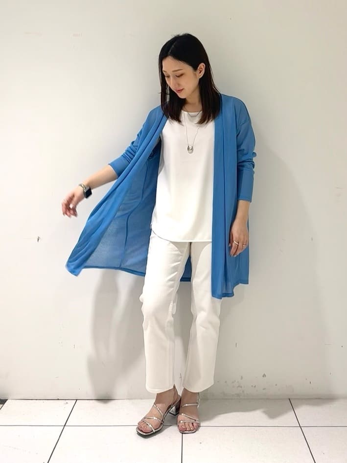 そんさんの「INDIVI｜【洗える／シアーストライプ】ロング丈着流しカーディガン」を使ったコーディネート