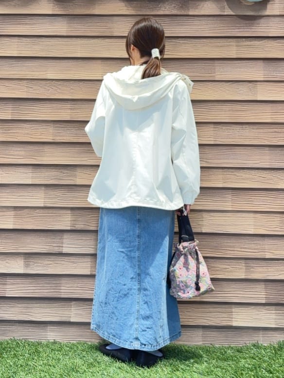 himiさんの「SHOO･LA･RUE｜【防花粉/高レビュー】きれいもかっこいいも叶える 欲張りマウンテンパーカ」を使ったコーディネート
