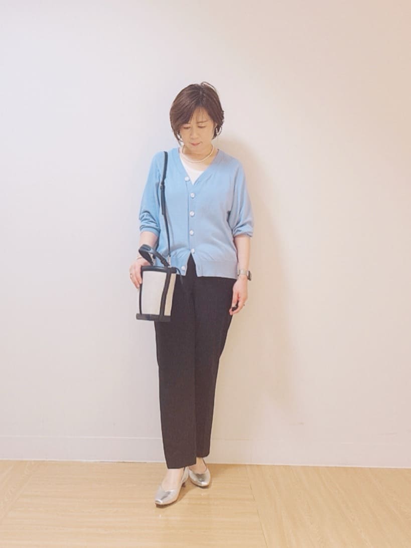 マキコさんの「Reflect｜ハイゲージVネックカーディガン」を使ったコーディネート