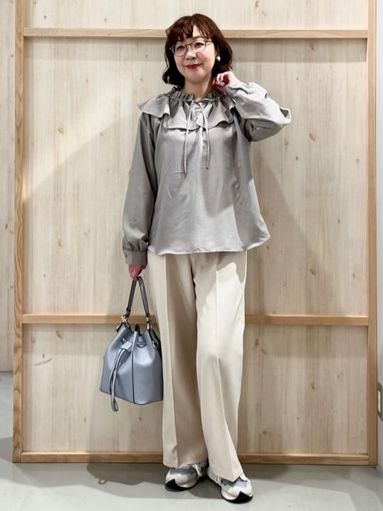 nakoさんの「THE SHOP TK｜大人のフェミニンカジュアルに エアリーフリルブラウス」を使ったコーディネート