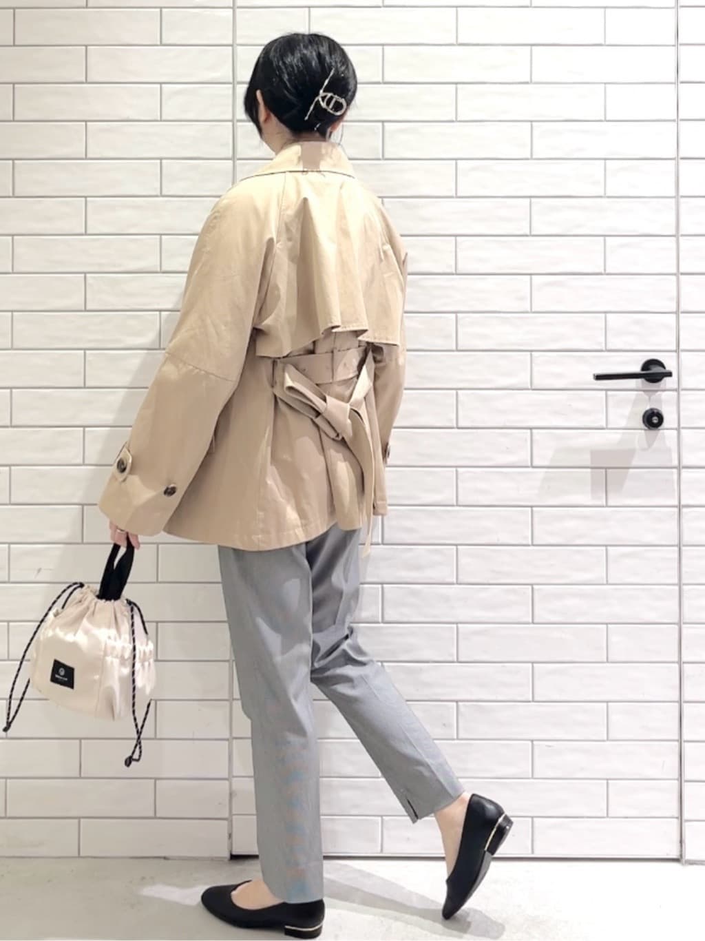 しおりさんの「OPAQUE.CLIP｜ミドルトレンチコート【洗濯機OK】」を使ったコーディネート