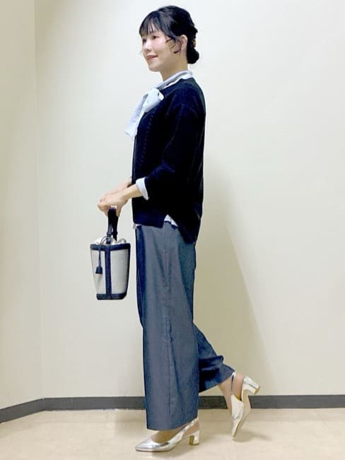  beni_gingerさんの「Reflect｜【通勤／ボウタイ取り外し可】ボウタイ付きバンドカラーブラウス」を使ったコーディネート