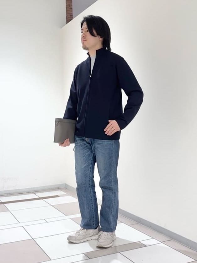 及川さんの「TAKEO KIKUCHI｜ジップアップ 鹿の子 ニット」を使ったコーディネート