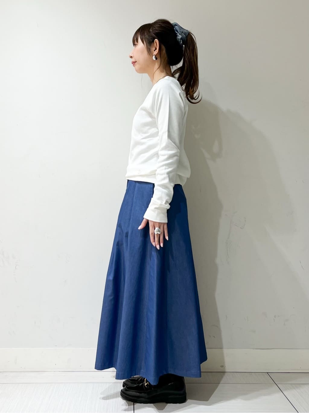 じゅんさんの「DRESSTERIOR｜【接触冷感/吸水速乾】クールタッチ デニムライク タックスカート」を使ったコーディネート