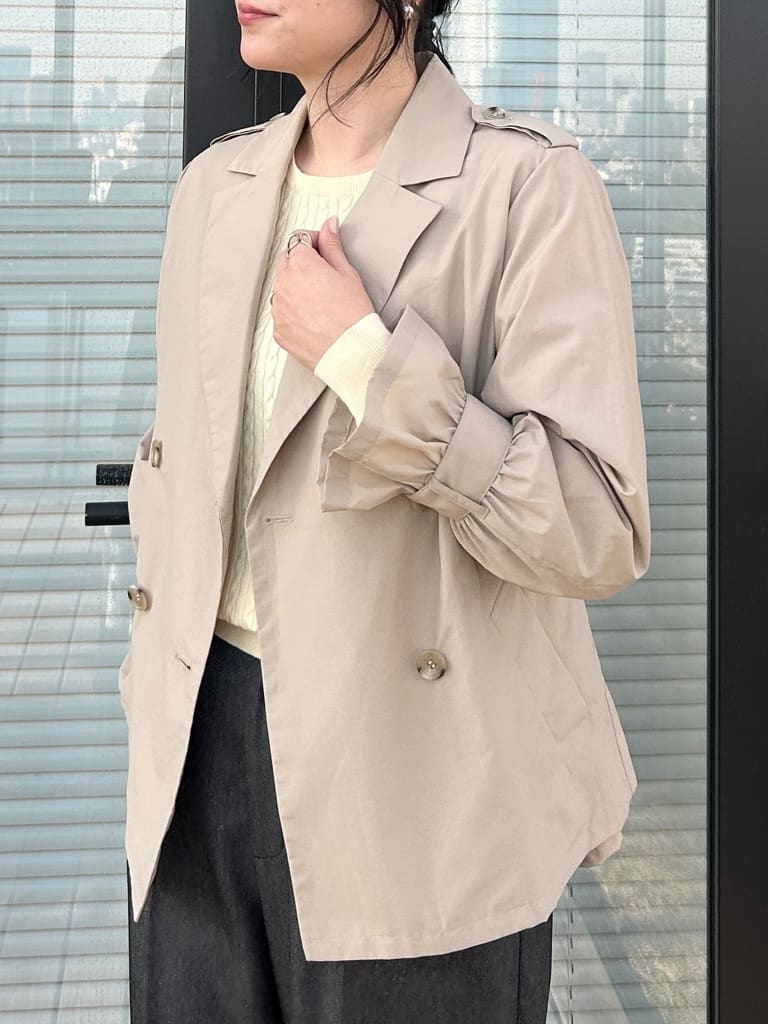 shinoさんの「Couture brooch｜【撥水・洗える】ハーフ トレンチコート」を使ったコーディネート