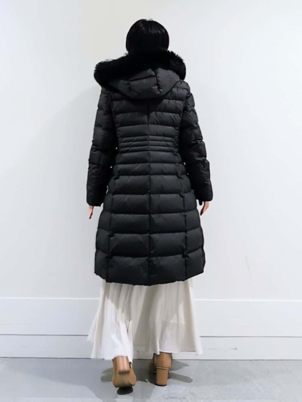 ミズタさんの「UNTITLED｜【はっ水機能/フード取り外し可/防寒】ロングダウンコート」を使ったコーディネート