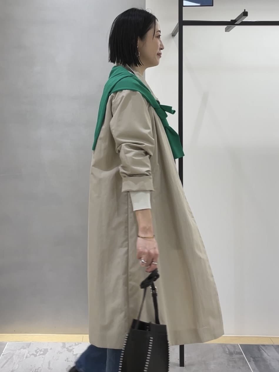 shihoさんの「INDIVI｜【撥水／軽量】ミニマル スタンドカラーコート」を使ったコーディネート