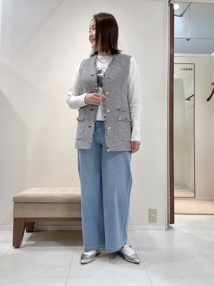 YUIさんの「UNTITLED｜【オンオフ使える】スラブツイード ジレ」を使ったコーディネート