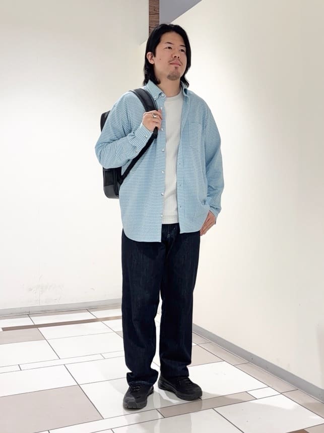 及川さんの「TAKEO KIKUCHI｜【抗菌防臭/シーズンレス】シアサッカーギンガムチェック ストレッチシャツ」を使ったコーディネート