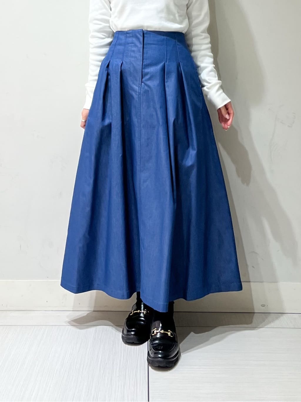 じゅんさんの「DRESSTERIOR｜【接触冷感/吸水速乾】クールタッチ デニムライク タックスカート」を使ったコーディネート