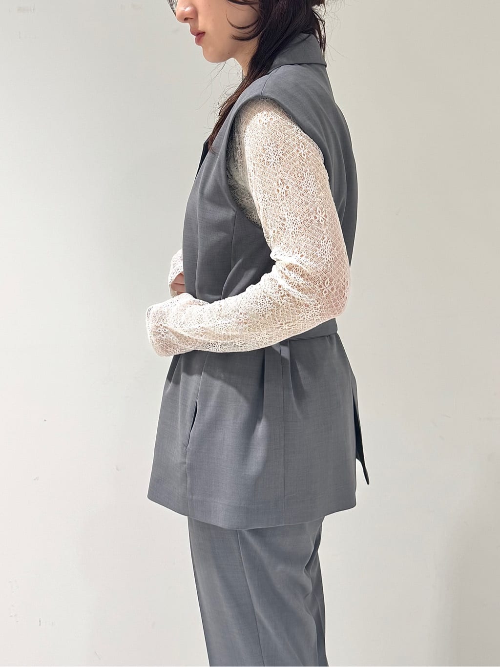 そんさんの「INDIVI｜Comfy SET UP｜ベルテッドジレ【セットアップ対応／通勤／カセット服／接触冷感／UVカット】」を使ったコーディネート
