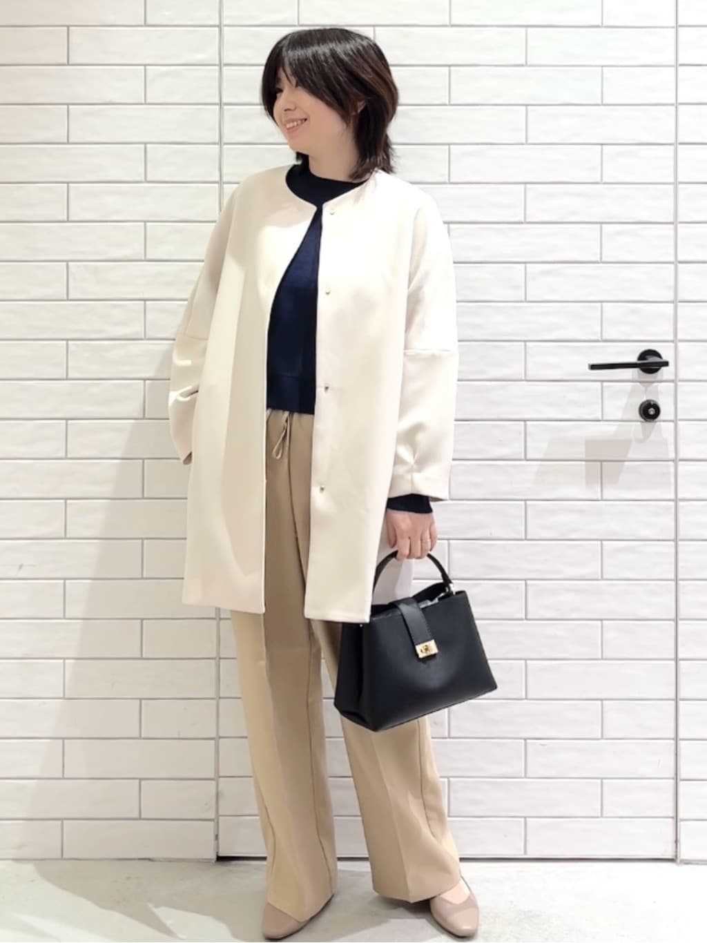 しおりさんの「OPAQUE.CLIP｜フォルムスリーブミドルコート【洗濯機OK】」を使ったコーディネート