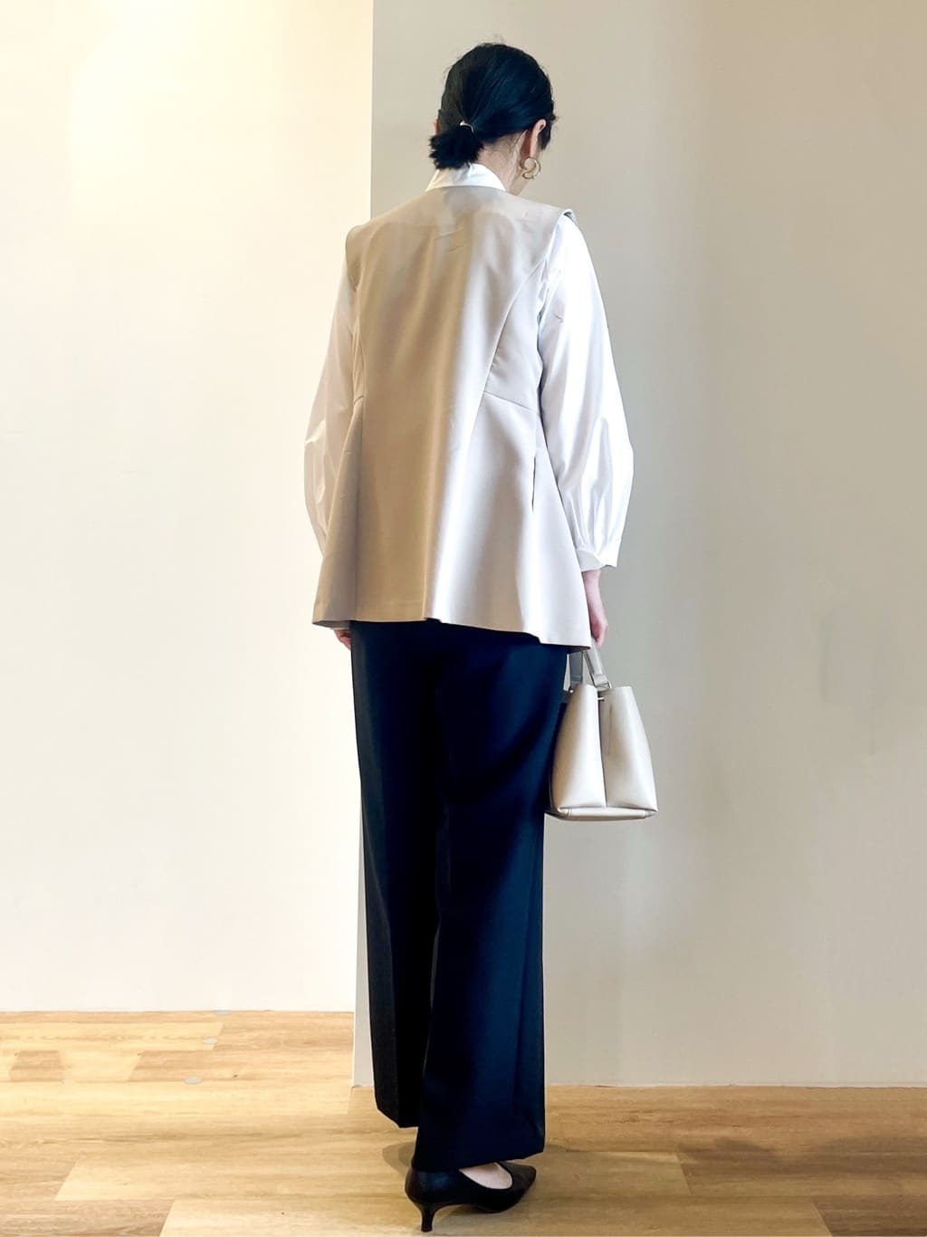 あいさんの「OPAQUE.CLIP｜ペプラムジレ／セットアップ対応可【洗濯機OK】」を使ったコーディネート