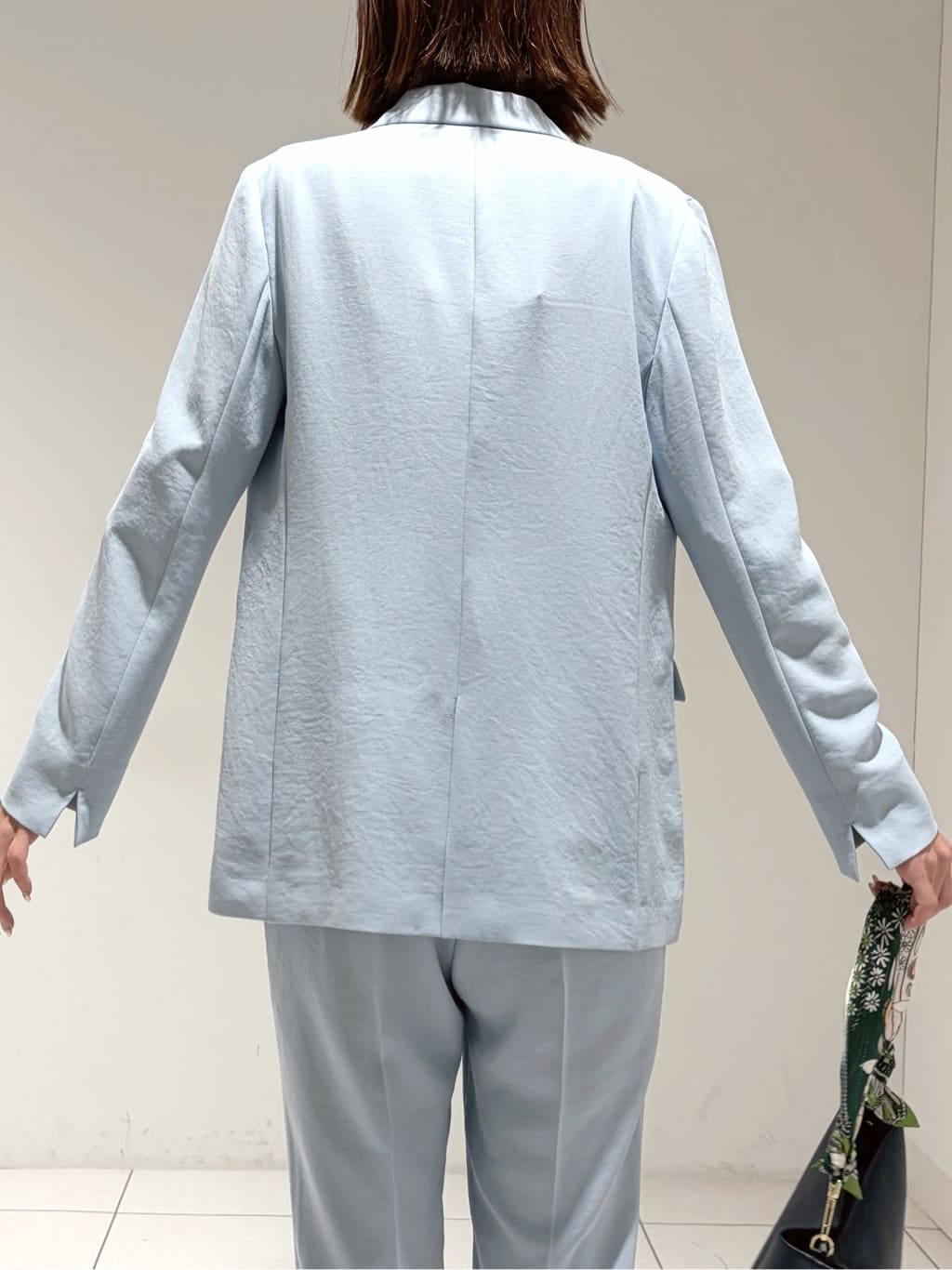 shioriさんの「INDIVI｜【洗える／多機能／SETUP可】着る日傘ダブルジャケット」を使ったコーディネート