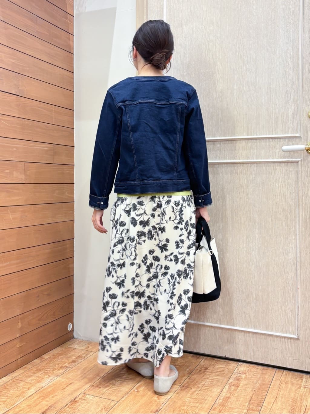 なみさんの「SHOO･LA･RUE｜【SHOO・LA・RUE DENIM/S-LL/高レビュー】大人のための ノーカラーデニムジャケット」を使ったコーディネート