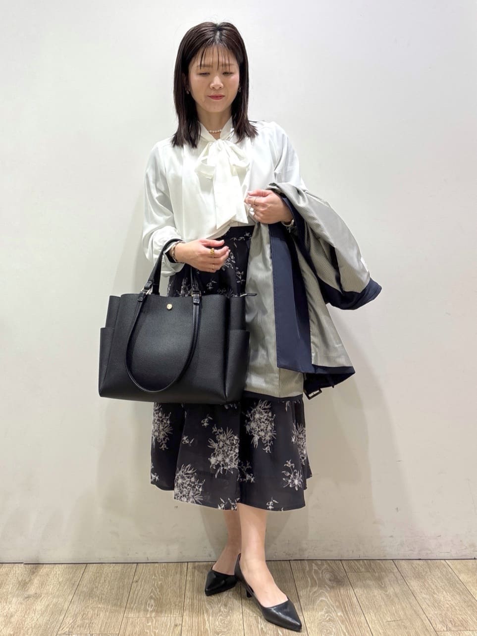mameさんの「index｜撥水トレンチコート【洗濯機OK／花粉対応】《XS～3L》」を使ったコーディネート