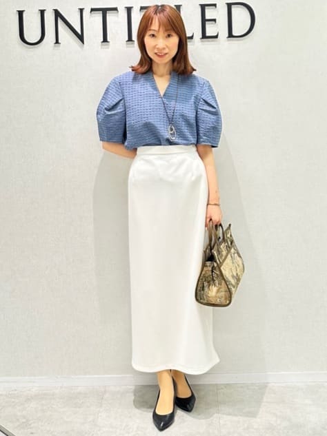 Miwaさんの「UNTITLED｜【吸水速乾/ストレッチ/Vネック】フォルムスリーブ ブラウス」を使ったコーディネート