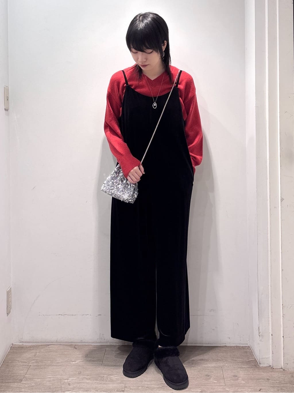 くっしーさんの「OPAQUE.CLIP｜Vネックラメニット【洗濯機OK】」を使ったコーディネート