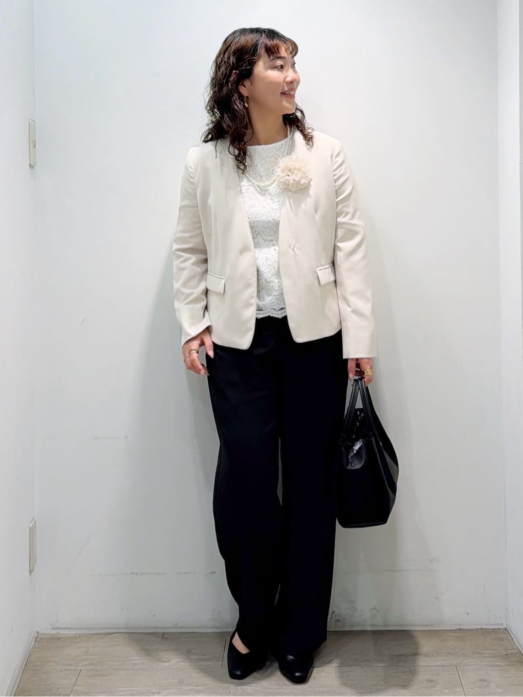 sumicaさんの「OPAQUE.CLIP｜《通勤／セットアップ対応》 パイピングVネックジャケット【洗濯機OK】」を使ったコーディネート