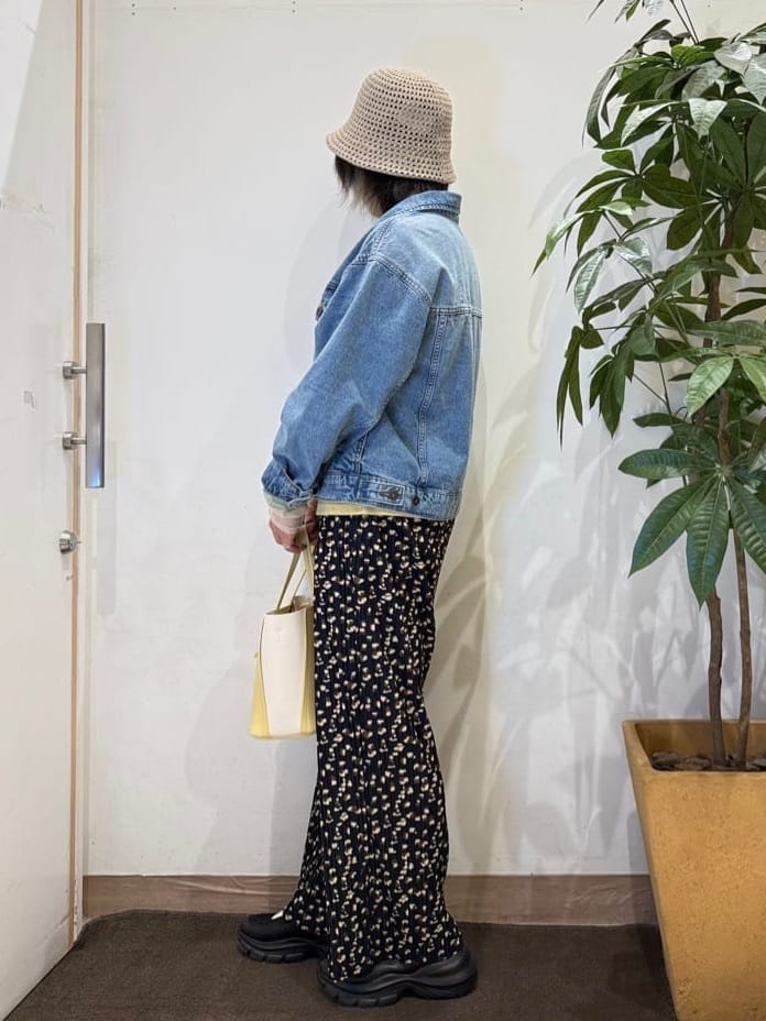 misakiさんの「SHOO･LA･RUE｜【SHOO・LA・RUE DENIM】羽織るだけでこなれる　オーバーサイズデニムジャケット」を使ったコーディネート