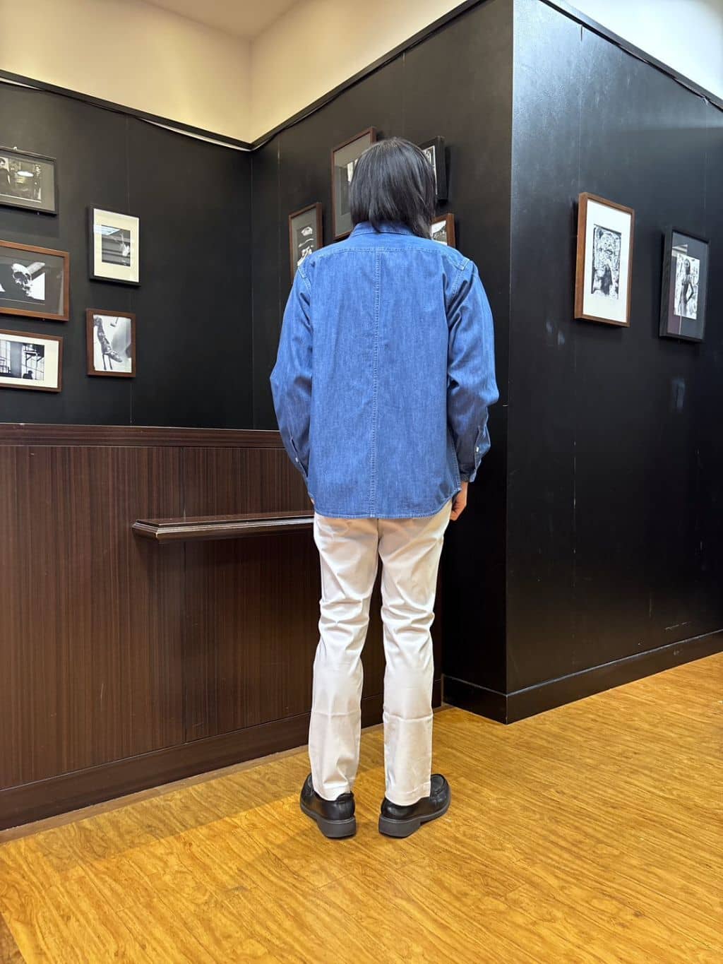 moritaさんの「TAKEO KIKUCHI｜【BOWLER HAT LABEL】Tエンブレム デニムシャツ」を使ったコーディネート