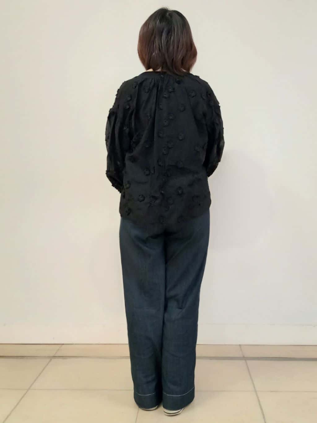 emiさんの「DRESSTERIOR｜【着映え/ウォッシャブル】フラワーエンブロイダリーボリュームブラウス」を使ったコーディネート
