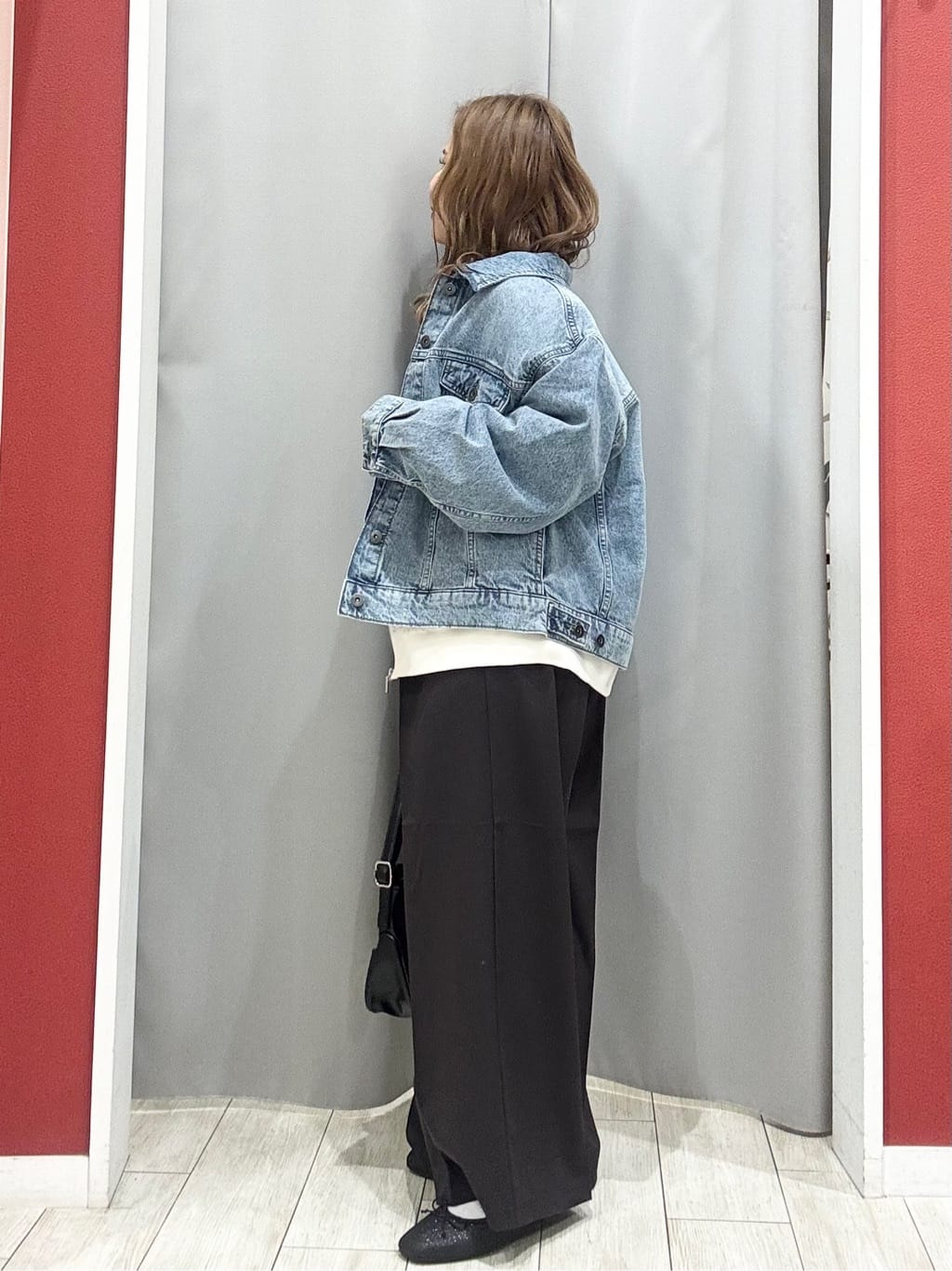 shioさんの「SHOO･LA･RUE｜【SHOO・LA・RUE DENIM】羽織るだけでこなれる　オーバーサイズデニムジャケット」を使ったコーディネート