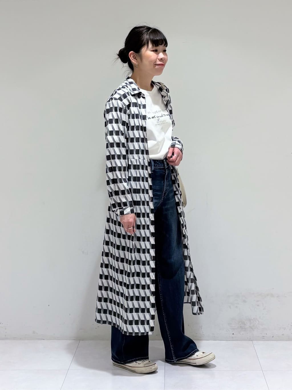 tsuyuさんの「INDIVI｜【合皮】スタッズ風メタルポシェットバッグ」を使ったコーディネート