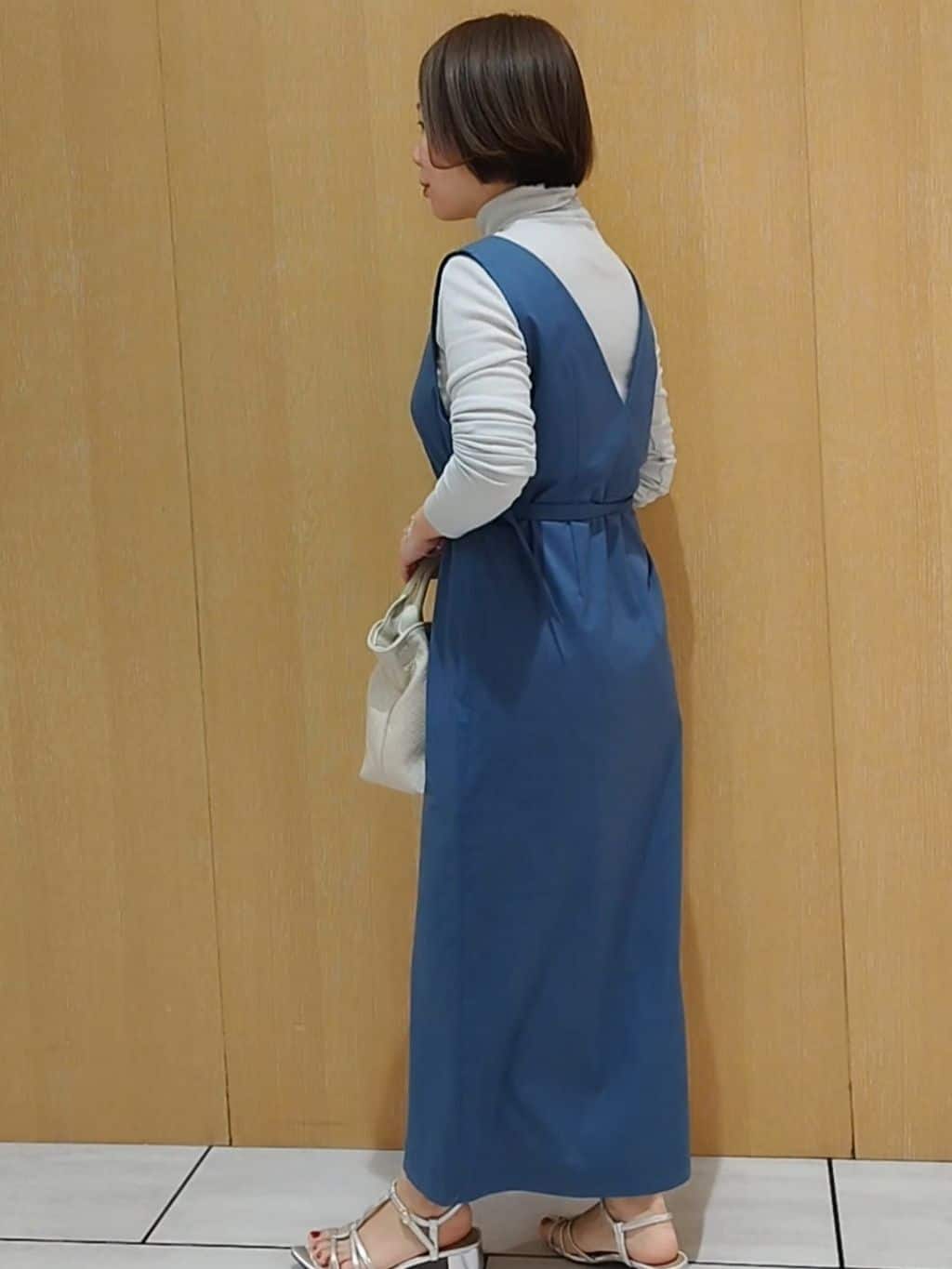 s u g iさんの「UNTITLED｜【洗える】スクエアネックジャンパースカート」を使ったコーディネート