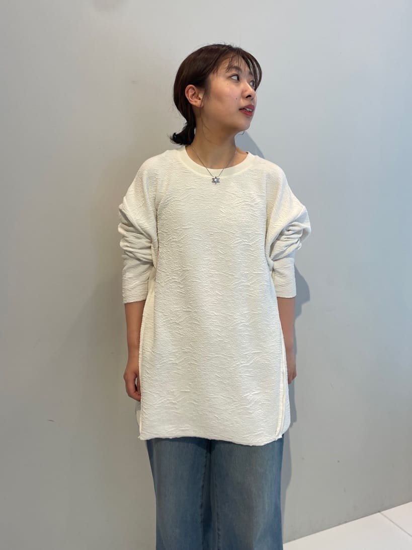 abeさんの「tk.TAKEO KIKUCHI｜アルチザンカットフクレジャカードカットソー」を使ったコーディネート