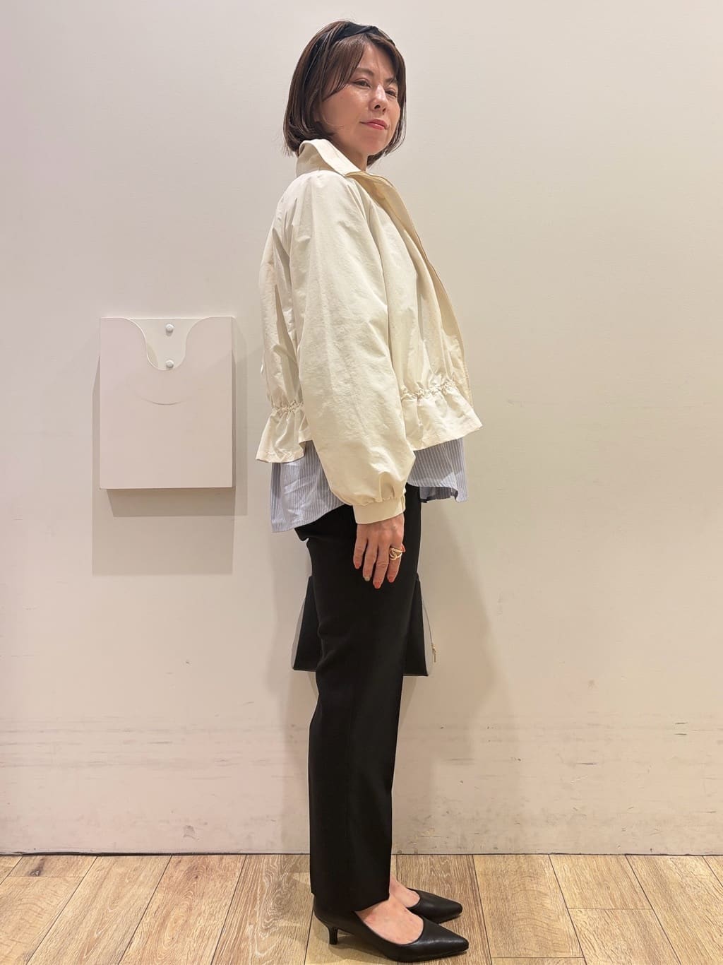 YUKOさんの「index｜フリルキーネックシャツ【洗濯機OK／イージーアイロン／防シワ】《XS～LL／7col》」を使ったコーディネート