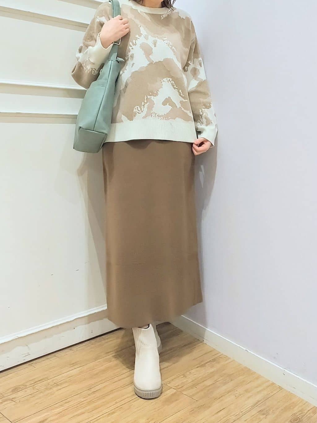 miomioさんの「SHOO･LA･RUE｜【撥水/洗える】ショートフーディーダウン」を使ったコーディネート