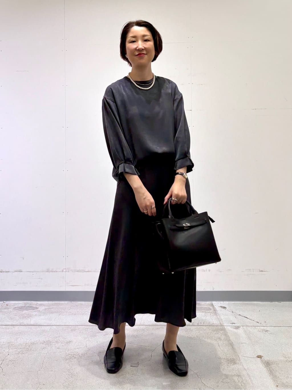 yuriさんの「INDIVI｜【セットアップ可能】スエード調サテンブラウス」を使ったコーディネート