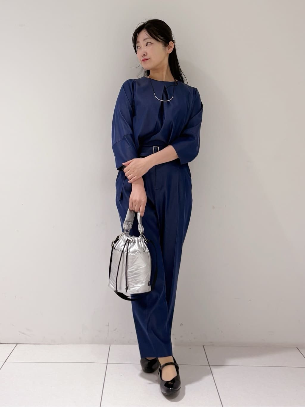momokoさんの「INDIVI｜【洗える／UVケア／SETUP可能】デニムライク ランタン袖ブラウス」を使ったコーディネート