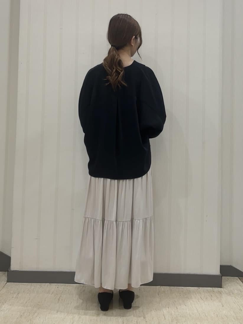 ちひさんの「INDIVI｜【洗える／UVケア／マットサテン】Vネックドルマンスリーブブラウス」を使ったコーディネート