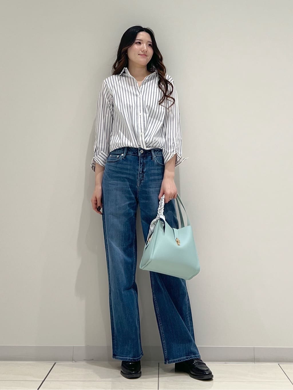 T.Kさんの「INDIVI｜【2WAY／洗える】ラメストライプ コットン混シャツ」を使ったコーディネート