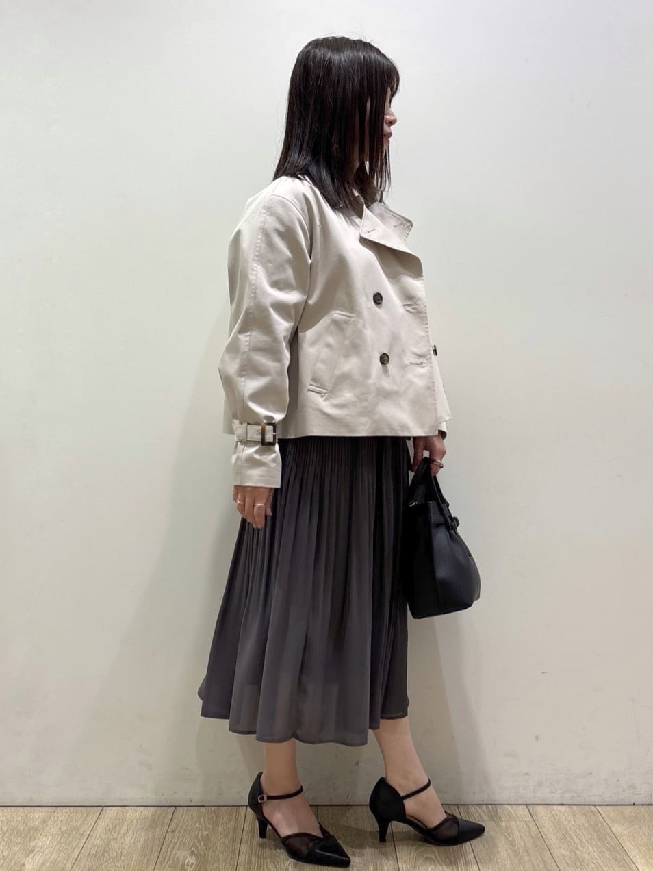 mameさんの「index｜キャンディスリーブショートトレンチコート【洗濯機OK／撥水／防花粉】《5col》」を使ったコーディネート