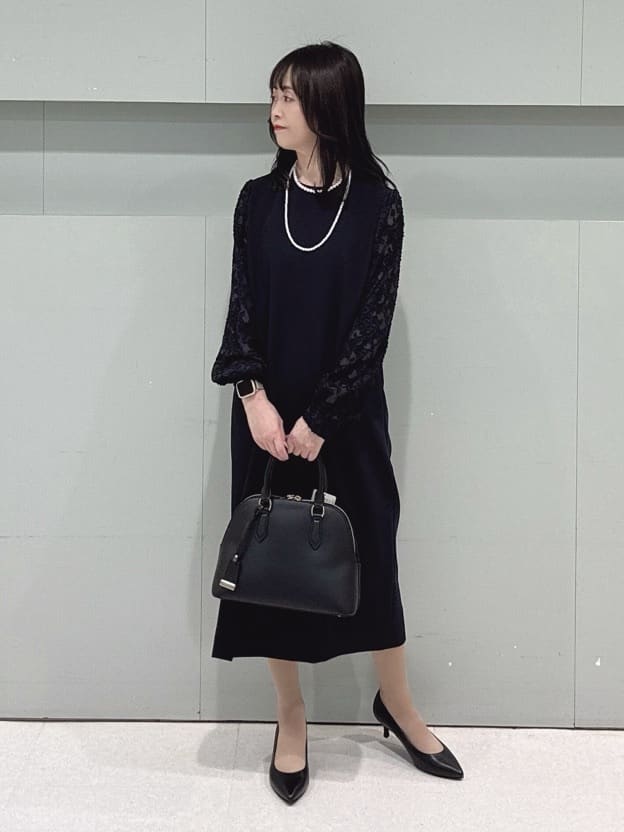 makiさんの「UNTITLED｜◆【お呼ばれドレス/洗える】カットジャカードスリーブ ワンピース」を使ったコーディネート