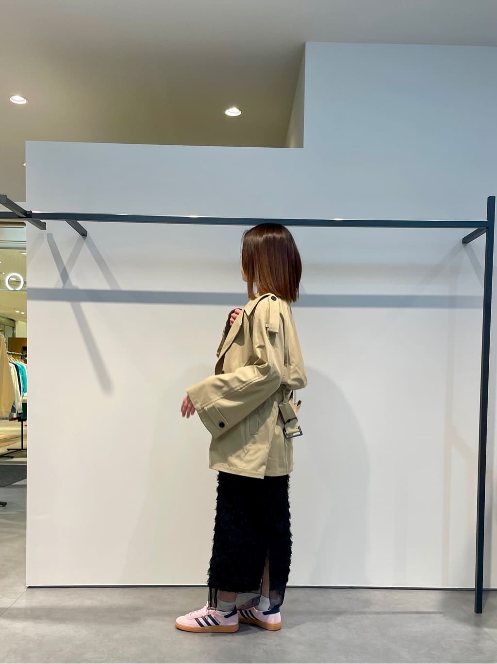 amiさんの「INDIVI｜スパングルロゴショルダー」を使ったコーディネート