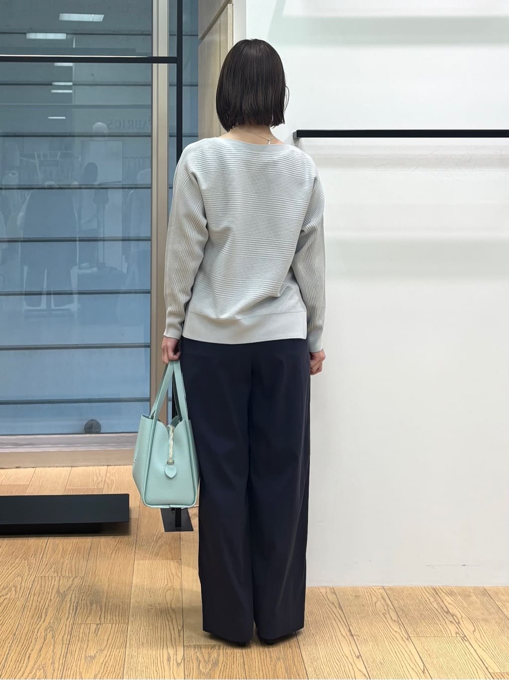asamiさんの「INDIVI｜【洗える／キレイ色】体型カバー無縫製ニット」を使ったコーディネート