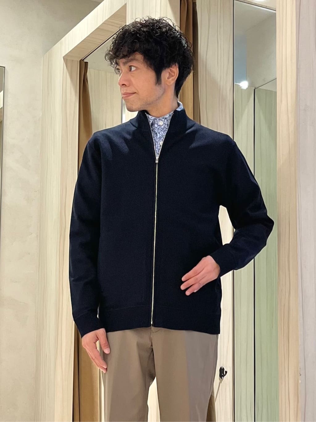 URAさんの「TAKEO KIKUCHI｜ジップアップ 鹿の子 ニット」を使ったコーディネート