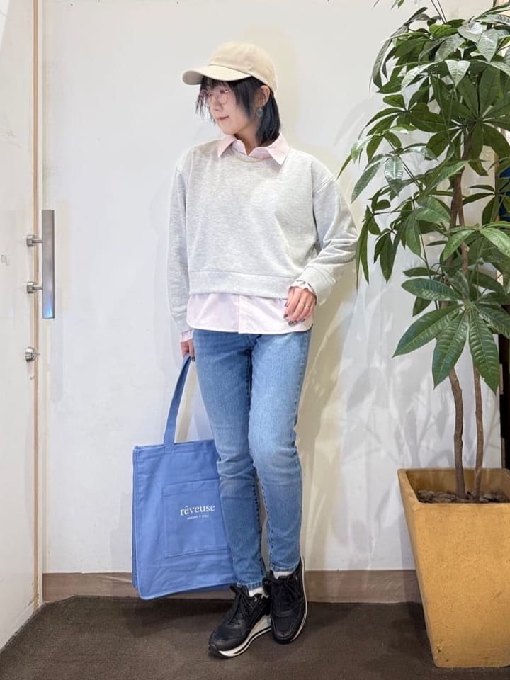 misakiさんの「SHOO･LA･RUE｜【洗濯機可】1枚でサマ見え シャツレイヤード風 スウェット」を使ったコーディネート