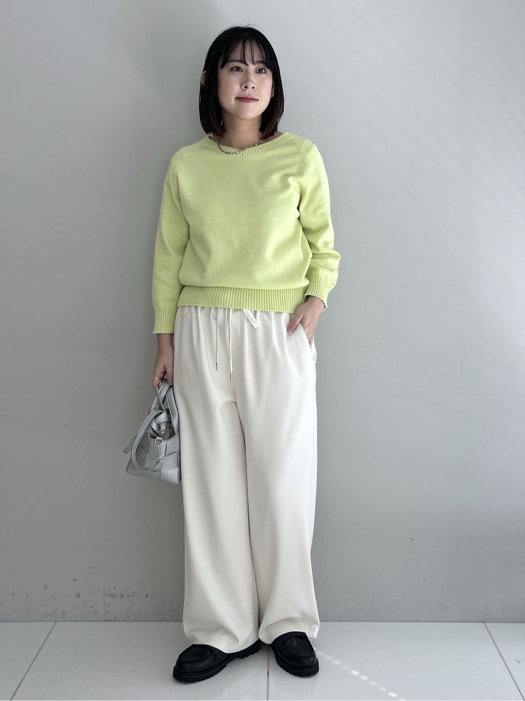 Hirokaさんの「Dessin｜【洗える】コットンVネックニット」を使ったコーディネート