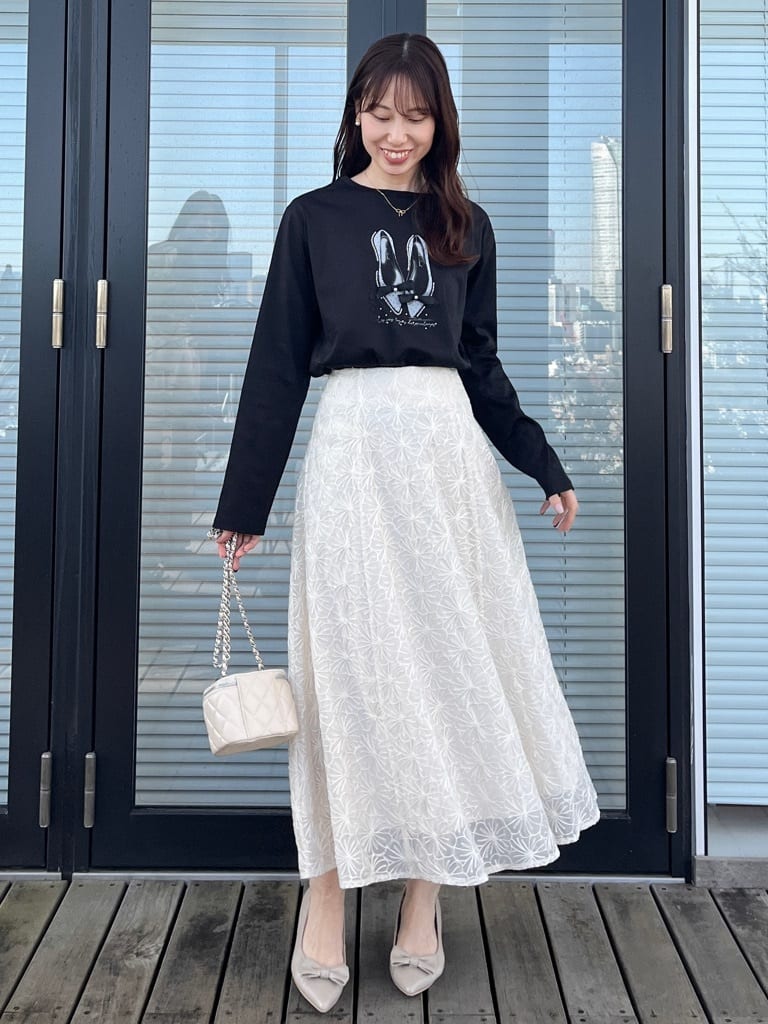 はばさんの「Couture brooch｜【綿100％・洗える】パリジェンヌ プリントTシャツ」を使ったコーディネート