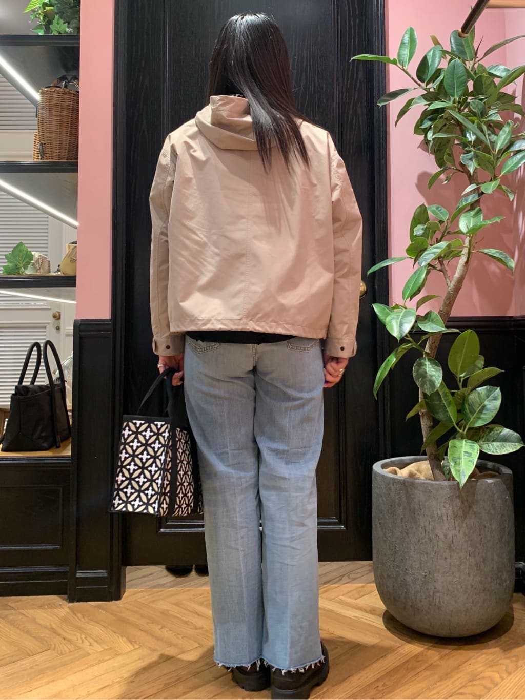 SAKAIさんの「DRESSTERIOR｜【ウォッシャブル/撥水素材】撥水ツイル マウンテンパーカー」を使ったコーディネート