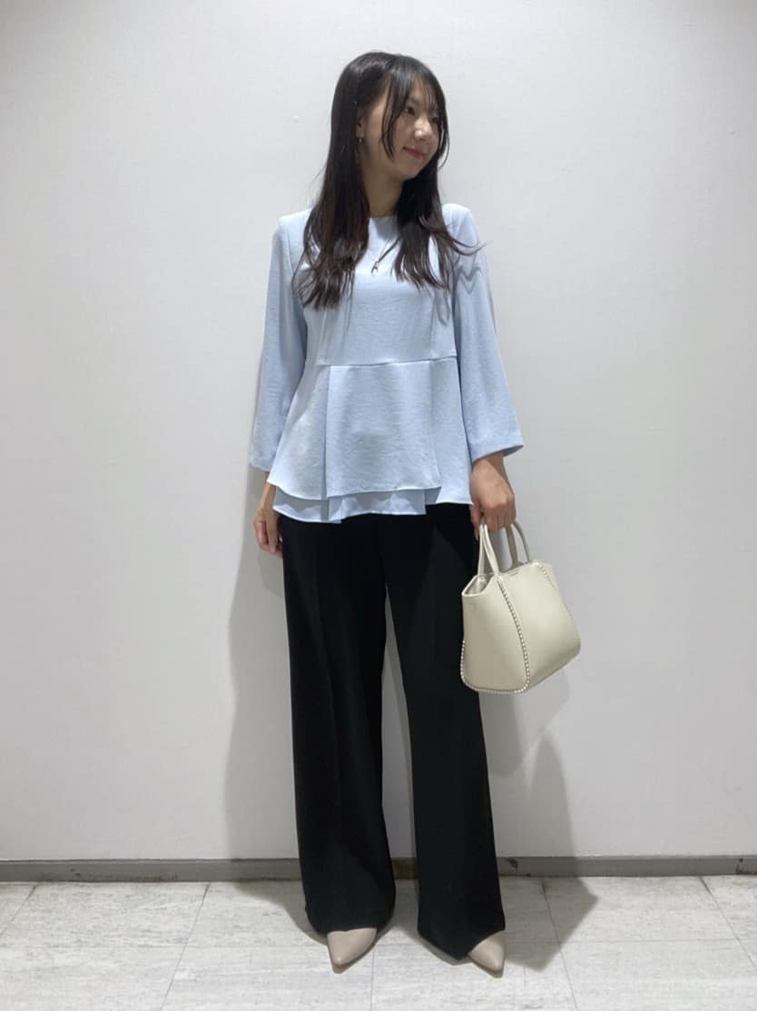 meiさんの「INDIVI｜【洗える／UVケア／SETUP可】着る日傘ペプラムブラウス」を使ったコーディネート