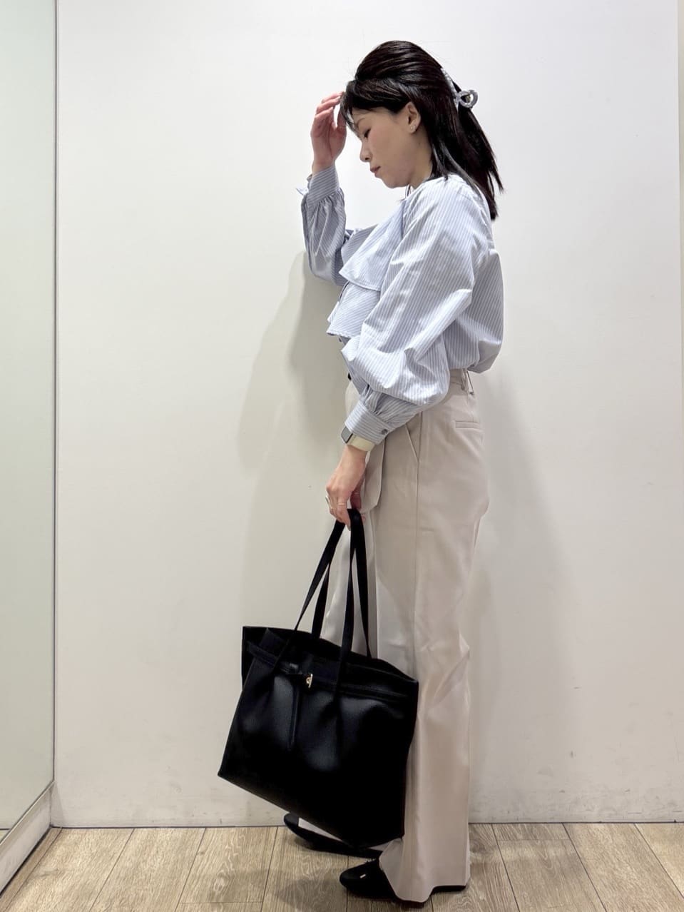 mameさんの「index｜フリルキーネックシャツ【洗濯機OK／イージーアイロン／防シワ】《XS～LL／7col》」を使ったコーディネート