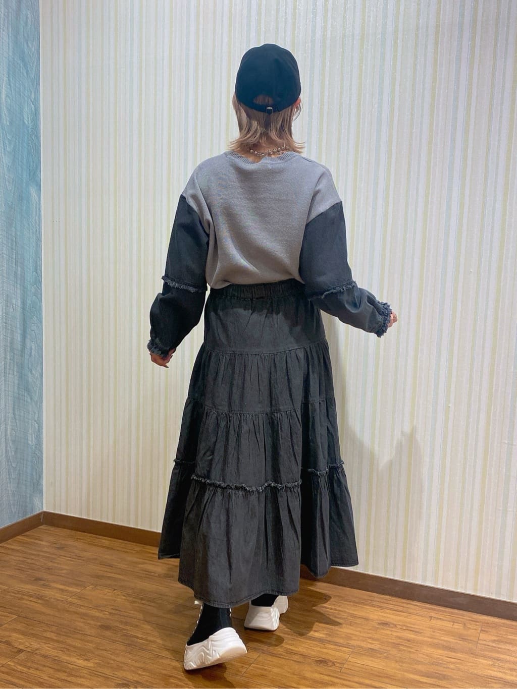 ayaさんの「SHOO･LA･RUE｜デニム袖切替ロゴニット」を使ったコーディネート