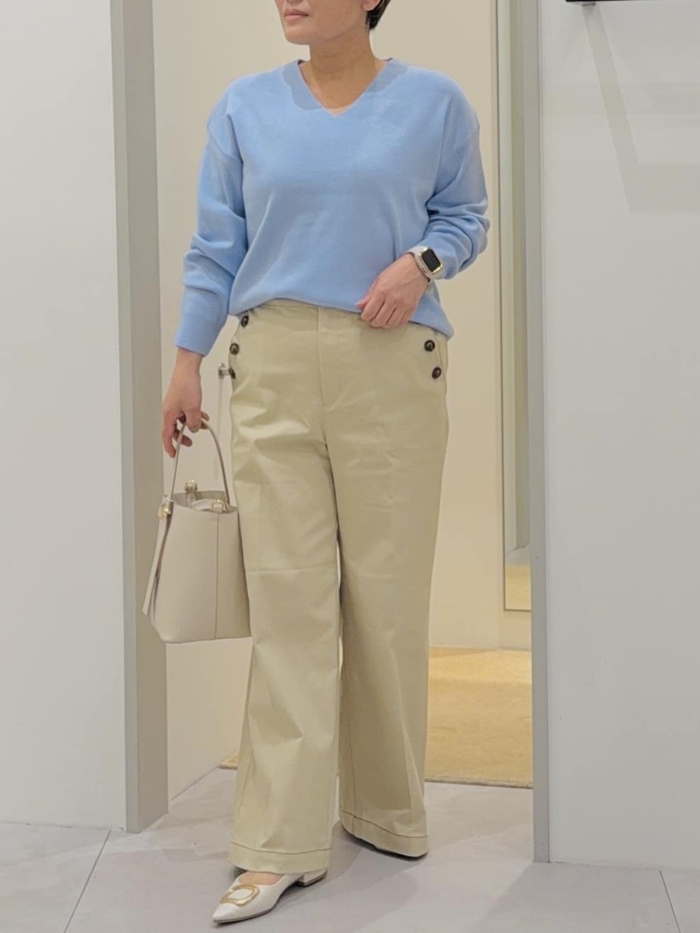 タナさんの「THE SHOP TK｜【S-XLサイズ/上品見えが叶う】Vネックニット/洗濯機OK」を使ったコーディネート